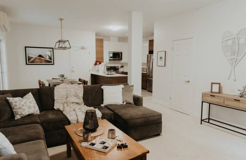 Saint-Faustin-Lac-Carre Condo | Slope-Side Condo: Pool, Lake Access, Near Tremblant