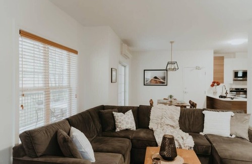 Saint-Faustin-Lac-Carre Condo | Slope-Side Condo: Pool, Lake Access, Near Tremblant