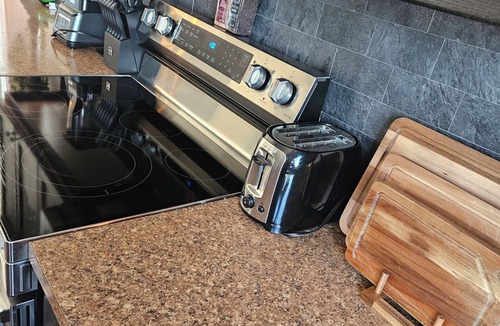 Markerville House | ○Small Town Pearl○ 2Level Hidden Gem Near RedDeer│1K+2Q│Private Yard│Firepit+BBQ