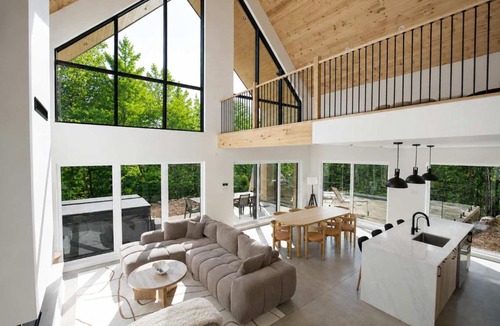 Chertsey Ski Chalet | Snoheim - Luxury Chalet with Hot Tub & Four-Season Pool