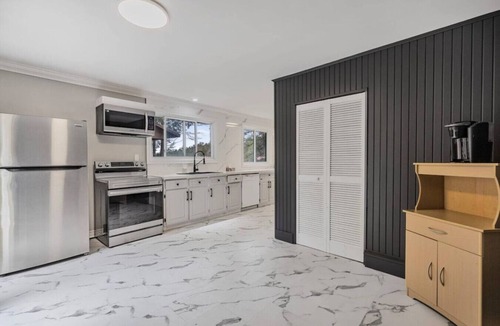 Severn Cottage | Snowmobile-In Riverside Suite with Sauna, Marina, Sleeps 6!