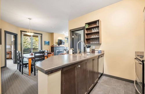 Panorama Apartment | Snowy Lodge | Ski-In/Out | Upper Village | Pets Ok