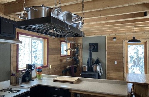 Blue River Cabin | Snowy Mountain Lodge