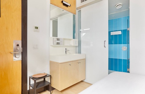 Downtown Toronto Apartment | Sonder The Beverley | Full Room