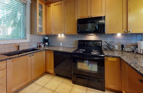 Sooke Condo | Sooke Harbour Getaway