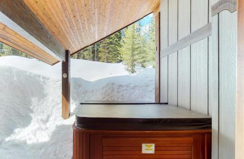 Snow Pine Estates Apartment | South Face B