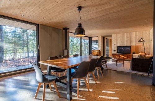 Saint-Alphonse-Rodriguez Ski Chalet | Spa and Escape by the Water - Loveshack