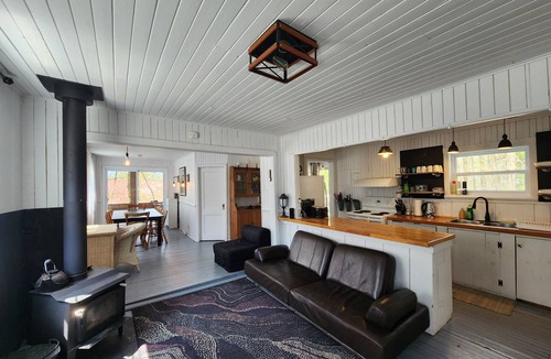 Saint-Gabriel Ski Chalet | Spa, billiards, arcade, lounge. Beach 200 m away. Perfect for groups and families