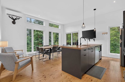 Sainte-Emelie-de-L'Energie Ski Chalet | Spa & Lake Access | Cariboo