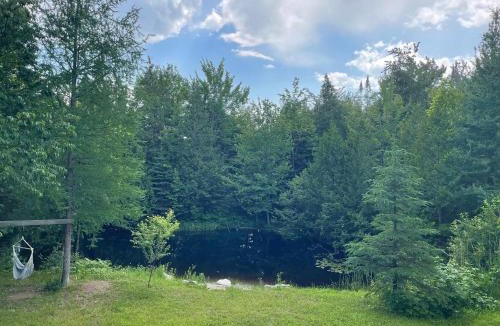 Rawdon Ski Chalet | Spa et Waterfront - Cachette du Petit Lac