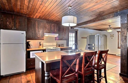 Jonquiere Ski Chalet | Spa & Kenogami Lake | Chalet le Rustik