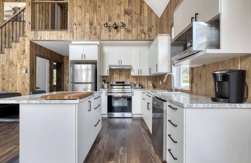Saint-Michel-des-Saints Ski Chalet | Spa, Lakeside & Adventure | Nature Chic