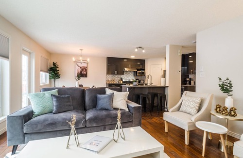 Southeast Edmonton House | Spa Oasis Home - Hot Tub - King Bed - AC - BBQ - Garage!