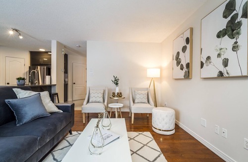Southeast Edmonton House | Spa Oasis Home - Hot Tub - King Bed - AC - BBQ - Garage!