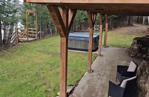 Amherst Ski Chalet | Spa & Relaxation at Lake Cameron - BORD DE L'EAU