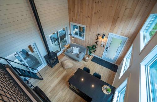 Saint-Alexis-des-Monts Ski Chalet | Spa & River - L'ecureuil