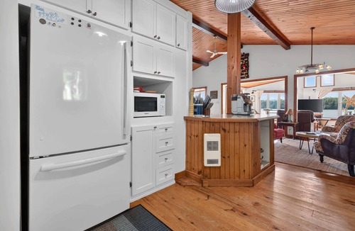 Amherst Ski Chalet | Spa & Waterfront | Chalet le Colibri