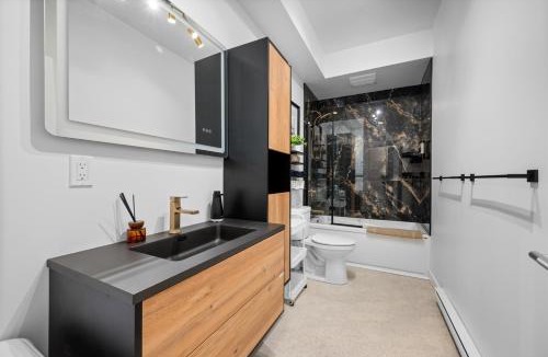 Haute-Ville Apartment | Spacious 1300sf Apt 2 Parking Spaces WiFi AC
