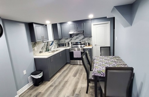 Norval House | Spacious 2 Bedroom 1 bathroom appartment
