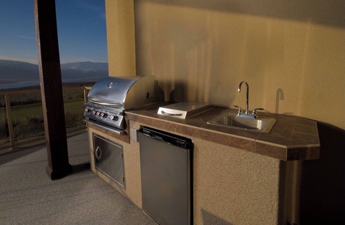Osoyoos House | Spacious 2-Bedroom Condo with Incredible Views in Osoyoos