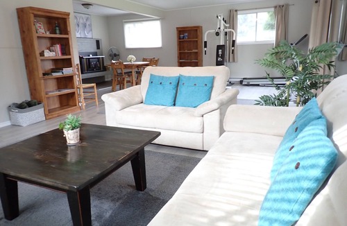 Pemberton House | Spacious 2 bedroom suite on private lot