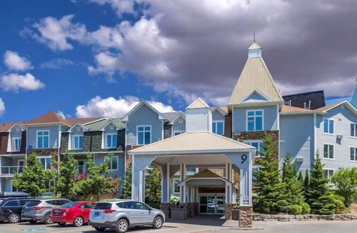 Collingwood Apartment | Spacious 2 BR | Living Water Resort and Spa