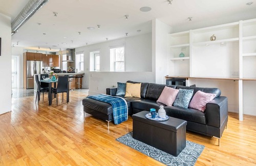 Leslieville Apartment | Spacious 2BR Loft - King Bed - Leslieville