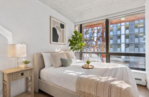 Gastown Apartment | Spacious 2BR Walk to Canada Place