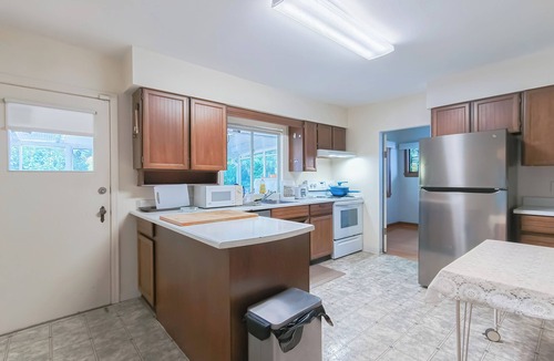 Kerrisdale House | Spacious 3 BDR House @ South Van