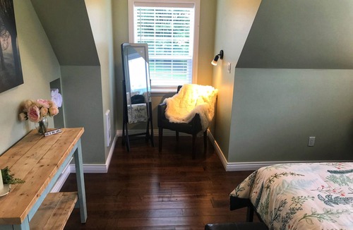 Laidlaw House | Spacious 3 bedroom Guest home with large swim spa and a fire-pit!