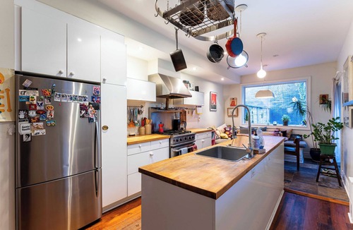 Wellington Place Hotel | Spacious 3 Bedroom Hotel Suite in Down Town Toronto