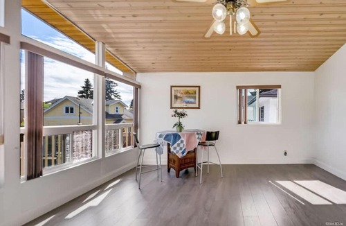 Killarney House | Spacious 3BR Home 2 Full Baths - near metrotown