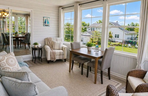 Moncton House | Spacious 4BR Dream House Near Casino/Magic Mountain