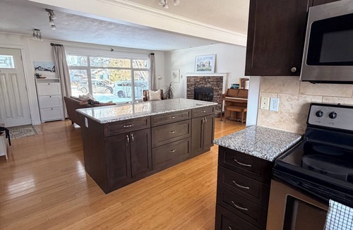 South Lethbridge House | Spacious 5-bedroom home in South Lethbridge. Sleeps 12