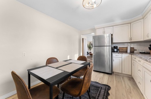 Rosslyn House | spacious 5BR Family Home -Game Room