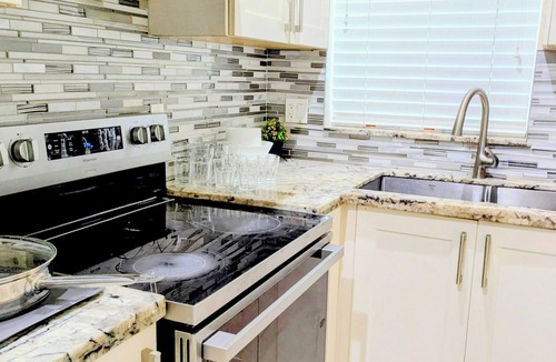 Delta House | Spacious 5BR North Delta Retreat, Near Shops, Hwy & Parking