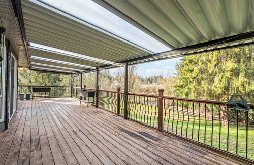 Langley House | Spacious 6-Bedroom Home in Salmon River