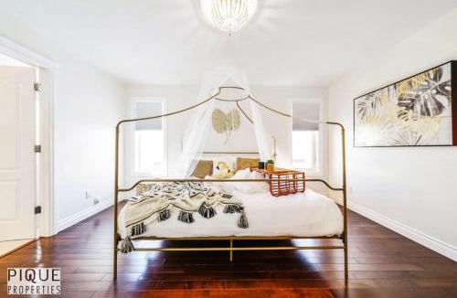 Jasper Place Apartment | Spacious 6BDR Oasis - Sleeps 17 - Garage - Fireplace