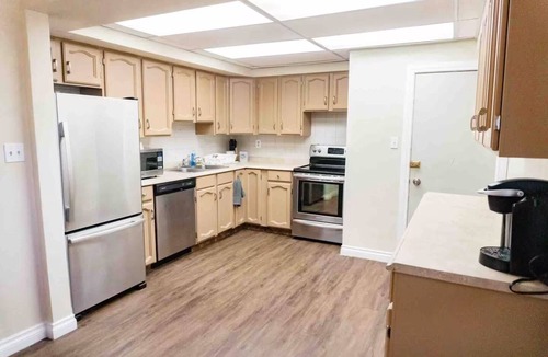 Shaganappi House | Spacious 6BR Home 4 Mins to Downtown