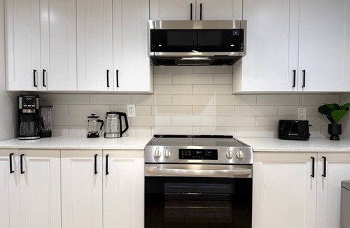Milton Park Apartment | Spacious and Central Montreal Ap
