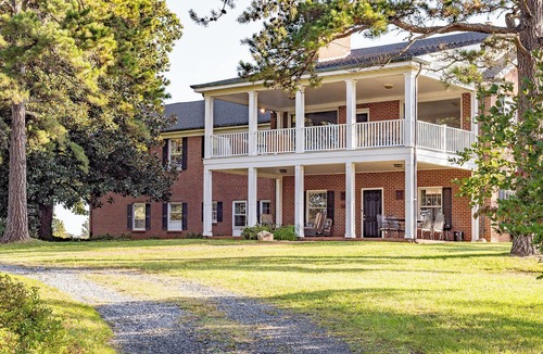 Rustburg House | Spacious APPLE ORCHARD STAY: Grand Farmhouse with Lake Views!