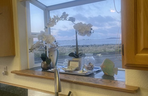 Eureka House | Spacious beachfront with panoramic views