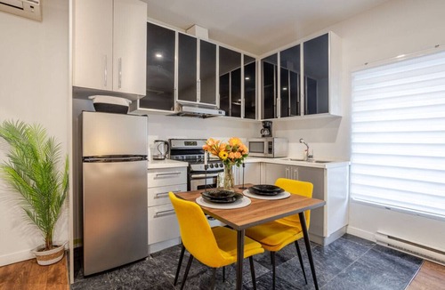 Downtown Montreal Apartment | Spacious Bishop Apartment –Prime Downtown Stay