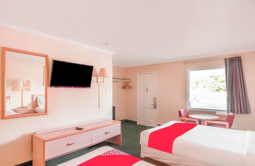 Durham Hotel | Spacious & Budget-Friendly Room w/Free Parking Near Trails & Parks