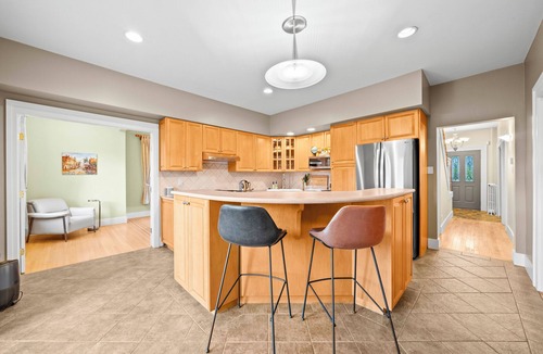 Dunbar House | Spacious, Charming 5BR+3BA Character Home