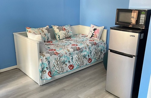 Middletown Apartment | Spacious, comfortable rooms near beach & Newport