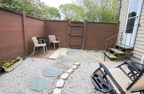 Middletown Apartment | Spacious, comfortable rooms near beach & Newport
