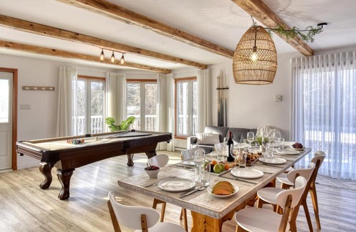 La Macaza House | Spacious cottage in forest with spa