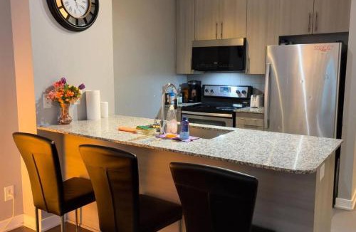 Downtown Mississauga House | Spacious-Cozy 2Bed Condo in Square Ones Misissauga