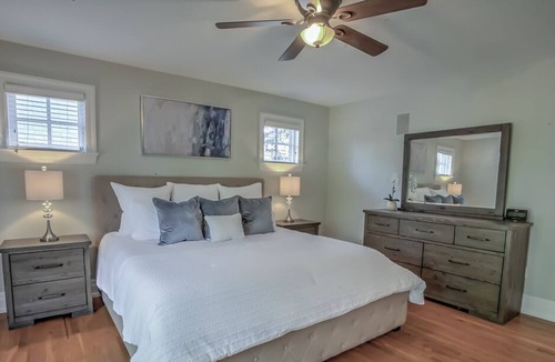 Etobicoke House | Spacious Custom Home Near Downtown Toronto